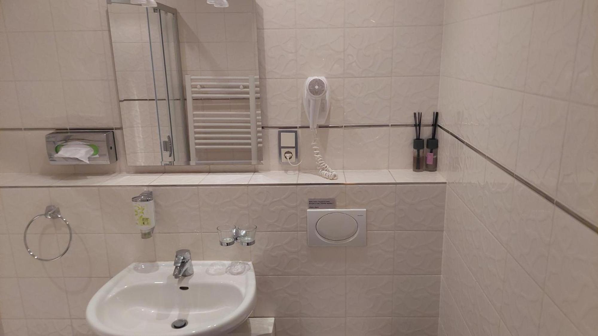 Die Villa, Zimmer 17, Dz Leverkusen Zewnętrze zdjęcie