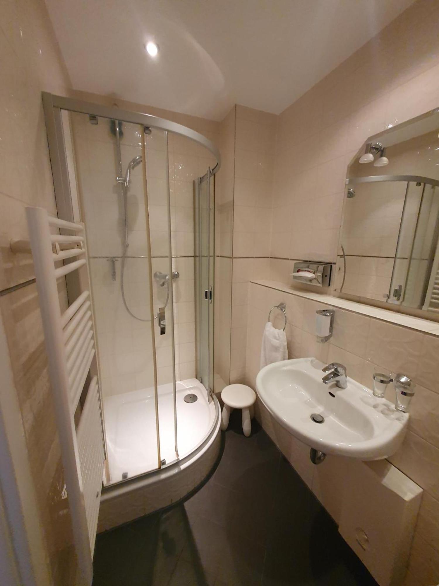 Die Villa, Zimmer 17, Dz Leverkusen Zewnętrze zdjęcie