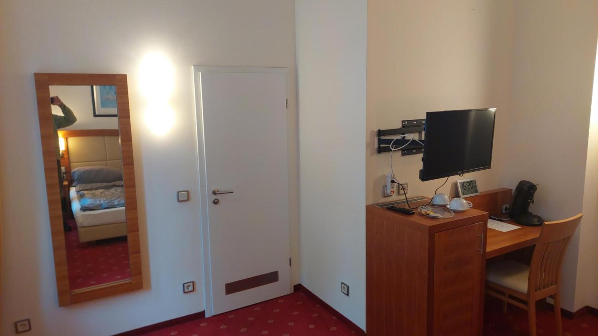 Die Villa, Zimmer 17, Dz Leverkusen Zewnętrze zdjęcie
