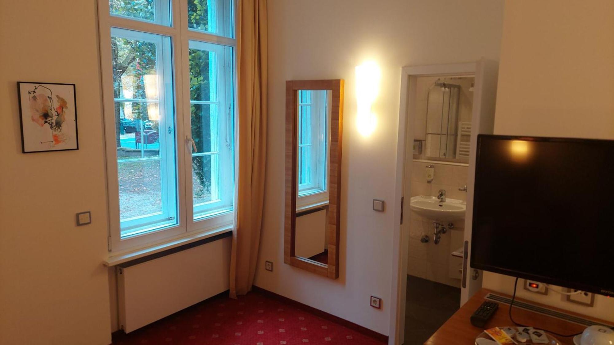 Die Villa, Zimmer 17, Dz Leverkusen Zewnętrze zdjęcie