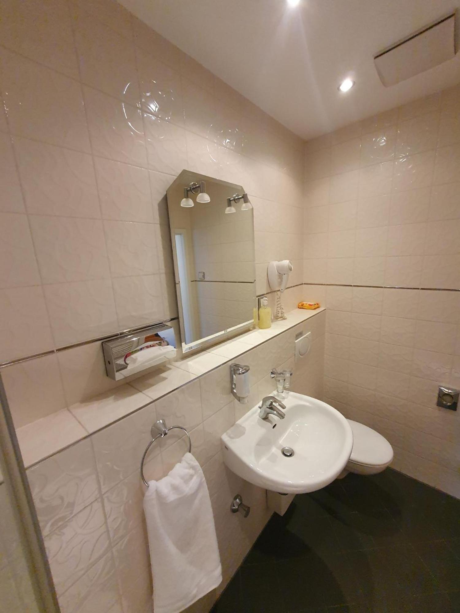Die Villa, Zimmer 17, Dz Leverkusen Zewnętrze zdjęcie